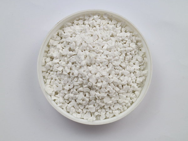 棕刚玉厂家煅烧棕刚玉颜色为什么是蓝色的呢？